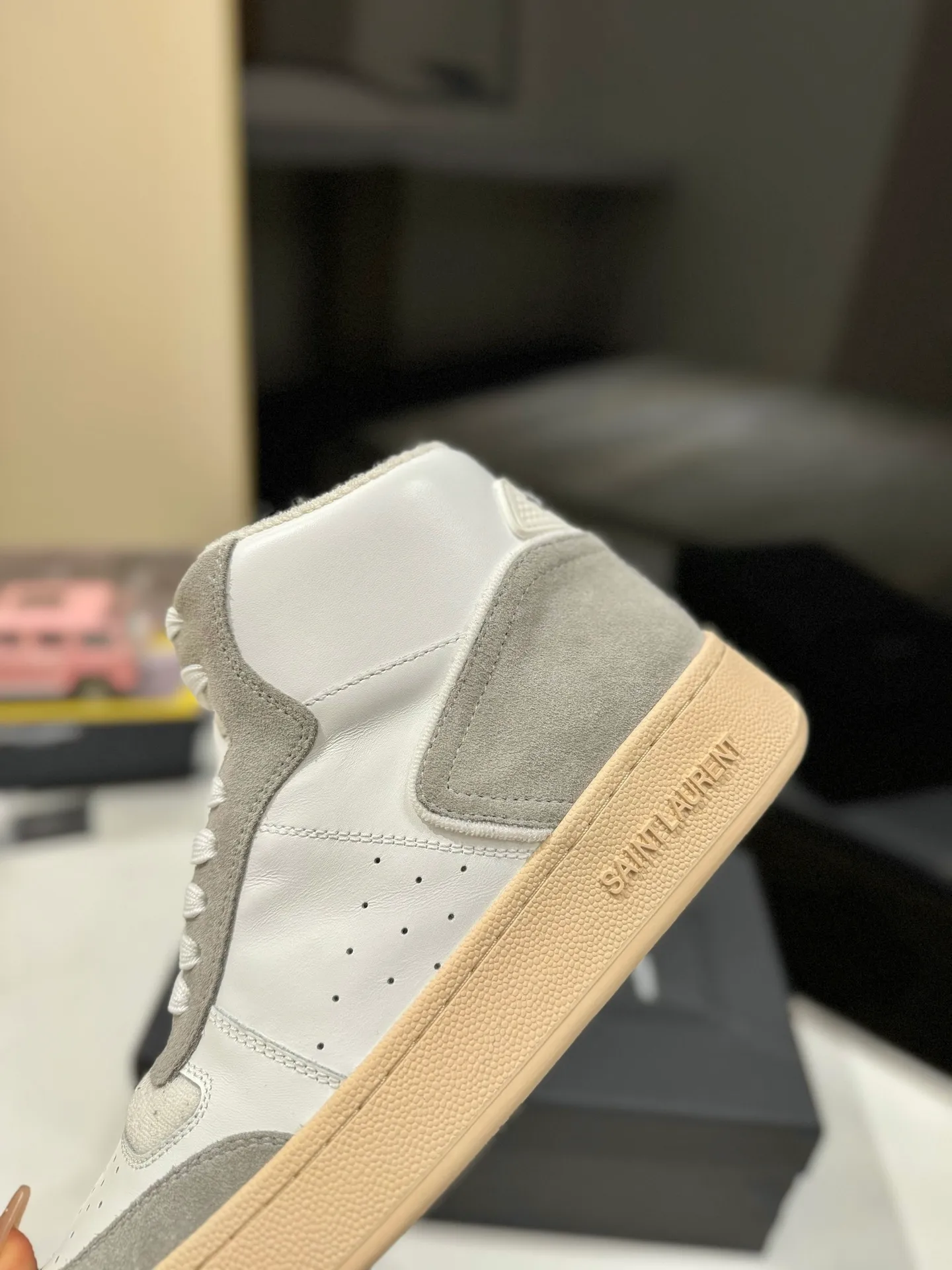 👟👟Ex-factory price 680👟👟 [High version for couples] YSL SAINT LAURENT Yves Saint Laurent SL61, the latest popular casual series in spring and summer...👍👍 Yves Saint Laurent SL61, original purchase, 1:1 replica, fresh blood injection and casual retro design, super good-looking and versatile, the upper is made of cowhide punching and splicing, the upper is super soft , lightweight and comfortable to match with sweatshirts, it is recommended to have one pair in each hand😁 ✅Fabric: Original customized cowhide ➕Punching process ➕Last process ✅Inner lining: Original towel lining ✅Feet: Original customized cowhide ✅Outsole: Original molded two-color bottom ✅Packaging: Original full set of packaging ✅Code number: 35-46 (Female 41.42. Male 38.45.46 Customized, non-returnable)